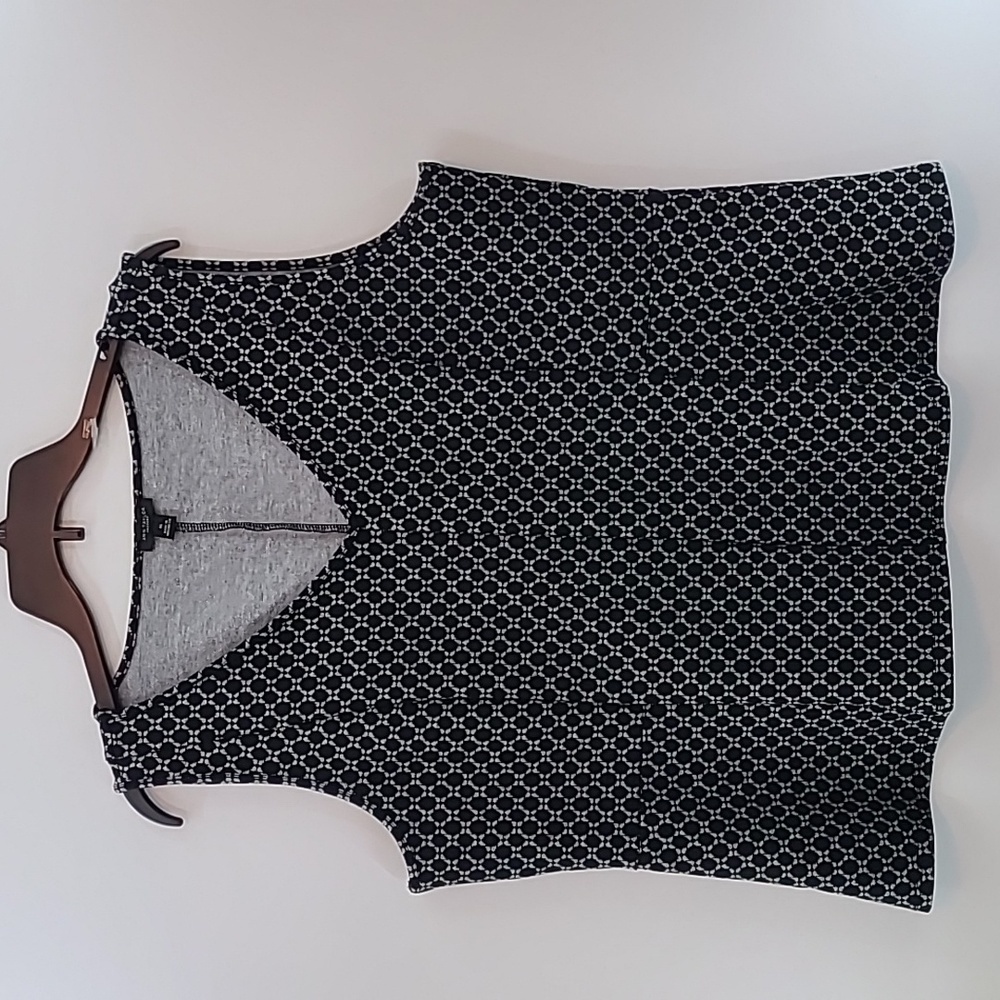 ANN TAYLOR FACTORY Women's Sleeveless V-Neck Black & White Blouse - Size X-Large